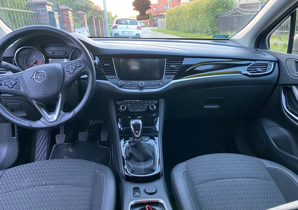 Opel Astra cena 48200 przebieg: 113000, rok produkcji 2016 z Krzywiń małe 67